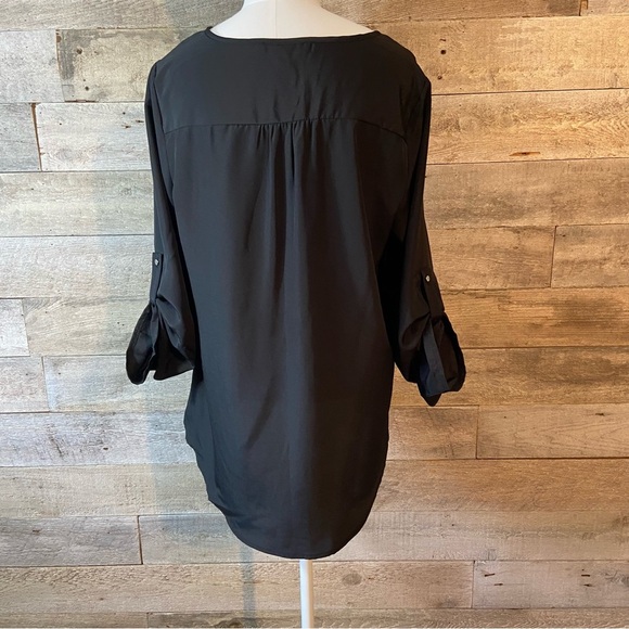 🛍️3/$30 Larry Levine women’s black billowy roll tab sleeve blouse size medium - Picture 5 of 9